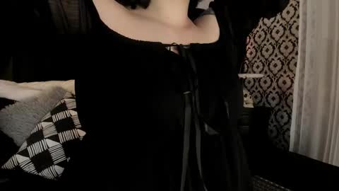 Snapshot of adeelinee chatting on November 22, 7:46 pm Ade online show from November 22, 7:46 pm