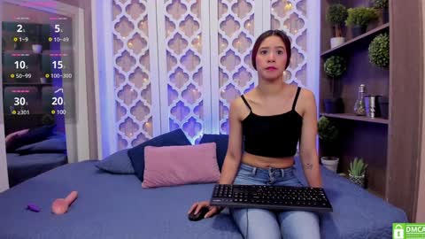 Snapshot of adelaa_11 chatting on January 15, 12:04 pm Adela Worsth online show from January 15, 12:04 pm