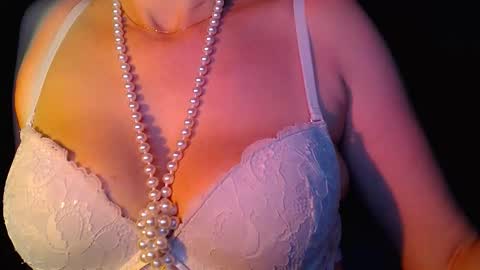 Snapshot of adeldal chatting on November 8, 12:16 pm adeldal online show from November 8, 12:16 pm