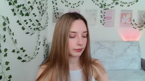 Snapshot of adele0_0 chatting on February 25, 9:53 am Adele online show from February 25, 9:53 am