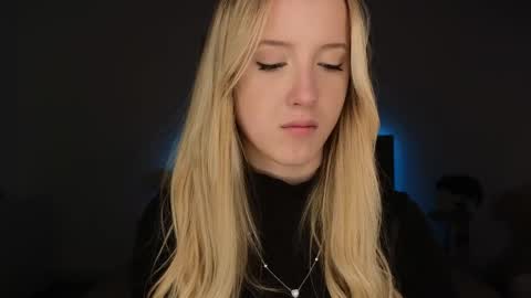 Adele online show from March 31, 8:53 pm