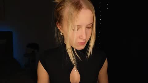 Adele online show from April 18, 9:04 pm