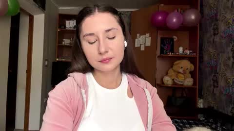 Snapshot of adeleapel chatting on February 24, 6:11 am Poly online show from February 24, 6:11 am