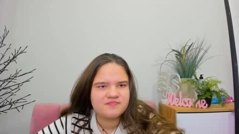 Snapshot of adelecruzz chatting on February 2, 1:19 pm adelecruzz online show from February 2, 1:19 pm