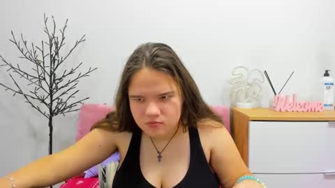 Snapshot of adelecruzz chatting on February 10, 1:22 pm adelecruzz online show from February 10, 1:22 pm