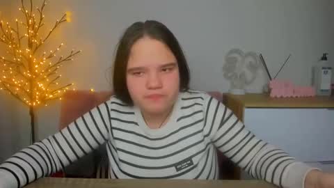 Snapshot of adelecruzz chatting on February 12, 4:44 pm adelecruzz online show from February 12, 4:44 pm