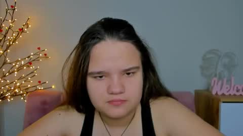 Snapshot of adelecruzz chatting on February 17, 8:09 am adelecruzz online show from February 17, 8:09 am