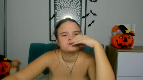 Snapshot of adelecruzz chatting on October 23, 7:18 am adelecruzz online show from October 23, 7:18 am