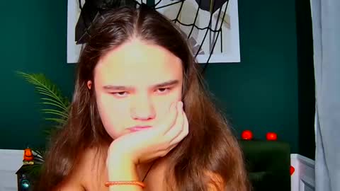 Snapshot of adelecruzz chatting on October 31, 8:26 am adelecruzz online show from October 31, 8:26 am