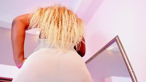 Snapshot of adelehottman chatting on February 10, 6:56 pm Adele online show from February 10, 6:56 pm