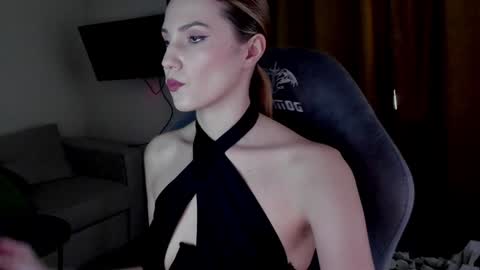 Snapshot of adeleshinem chatting on December 10, 4:24 am Adele Shine online show from December 10, 4:24 am