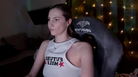 Snapshot of adeleshinem chatting on January 17, 9:39 am Adele Shine online show from January 17, 9:39 am