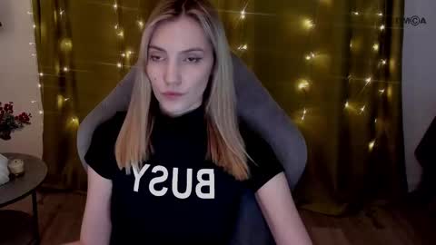 Snapshot of adeleshinem chatting on February 19, 11:17 am Adele Shine online show from February 19, 11:17 am