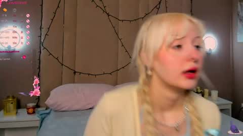 adelesilvy online show from April 15, 1:45 am