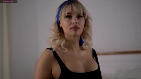 Snapshot of adelineking chatting on September 17, 1:40 am Ade online show from September 17, 1:40 am