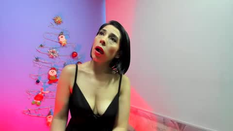 Snapshot of adellelennox_cg chatting on December 18, 11:24 am Adelle online show from December 18, 11:24 am