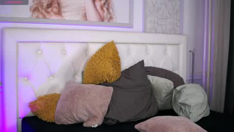 Adelyn online show from December 7, 12:56 pm