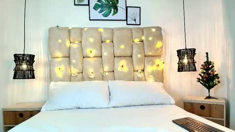 Snapshot of adharasmithh chatting on December 4, 7:22 pm AdharaSmithh online show from December 4, 7:22 pm