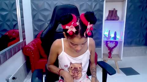 adisson_petite1 online show from February 21, 5:36 pm