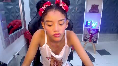 adisson_petite1 online show from February 23, 5:32 pm