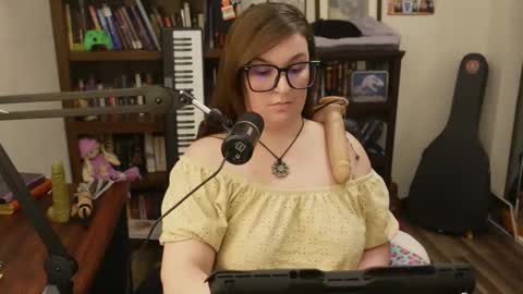 Snapshot of adobe_angel304 chatting on January 3, 2:10 am adobe_angel304 online show from January 3, 2:10 am