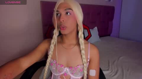 Snapshot of adonis_hot_xx chatting on October 9, 10:30 pm adonis_hot_xx online show from October 9, 10:30 pm