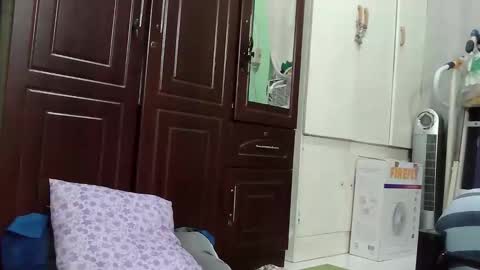 Snapshot of adorable_anna chatting on November 24, 12:32 am annelovesu online show from November 24, 12:32 am