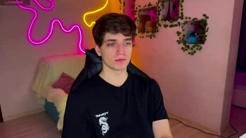 Snapshot of adrean_sofi chatting on February 14, 7:12 pm adrean_sofi online show from February 14, 7:12 pm