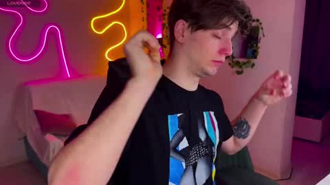 Snapshot of adrean_sofi chatting on February 24, 7:41 pm adrean_sofi online show from February 24, 7:41 pm