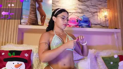 Snapshot of adri_crof chatting on December 17, 4:29 am Adri crof online show from December 17, 4:29 am