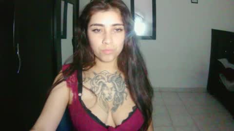 Snapshot of adri_gomez1 chatting on November 23, 1:49 am online show from November 23, 1:49 am