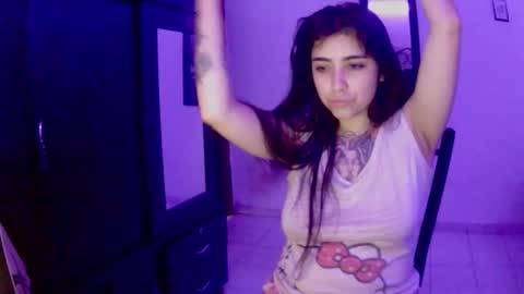 Snapshot of adri_gomez1 chatting on December 4, 2:59 pm online show from December 4, 2:59 pm