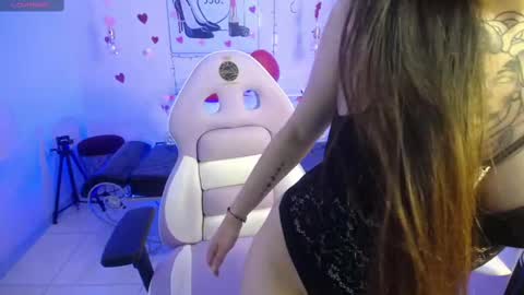 Snapshot of adri_gomez_1 chatting on March 4, 3:22 am Adri online show from March 4, 3:22 am