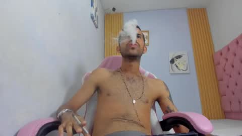 adri_sexboy229 online show from October 21, 7:20 am