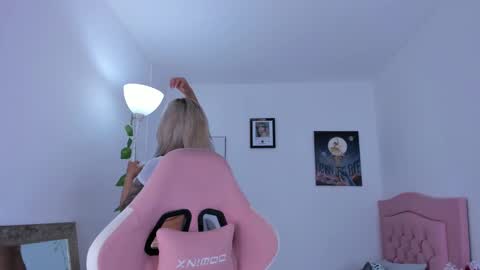 Snapshot of adria_ross chatting on February 27, 12:23 pm Adriana online show from February 27, 12:23 pm