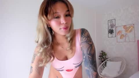 Snapshot of adria_ross chatting on October 26, 12:22 pm Adriana online show from October 26, 12:22 pm