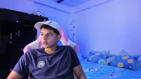 Snapshot of adrian_prime_ chatting on February 21, 6:53 pm ADRIAN online show from February 21, 6:53 pm