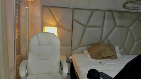   online show from October 4, 11:52 am