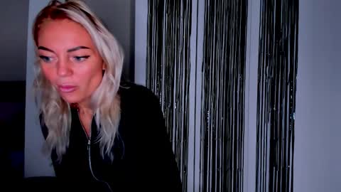 Snapshot of adriana_coy_ chatting on October 26, 1:17 pm Adriana online show from October 26, 1:17 pm