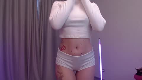 Snapshot of adriana_meow246 chatting on December 16, 5:23 am Adriana online show from December 16, 5:23 am