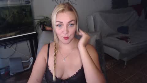 Adriana Paredes  online show from January 31, 11:56 am