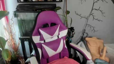 Adriana Paredes  online show from September 27, 12:10 pm