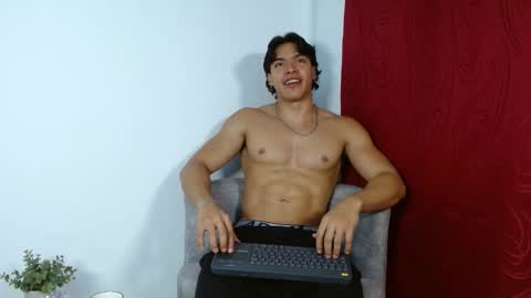 Snapshot of adriel_escalante chatting on September 21, 3:19 am adriel_escalante online show from September 21, 3:19 am