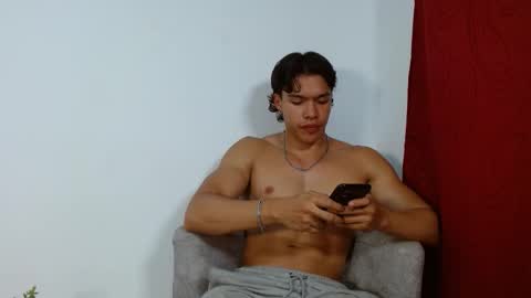Snapshot of adriel_escalante chatting on September 25, 3:54 am adriel_escalante online show from September 25, 3:54 am