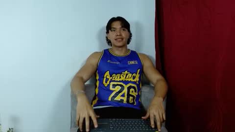 Snapshot of adriel_escalante chatting on October 3, 1:46 am adriel_escalante online show from October 3, 1:46 am