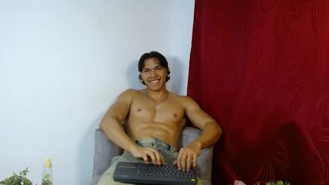 Snapshot of adriel_escalante chatting on October 9, 2:20 am adriel_escalante online show from October 9, 2:20 am