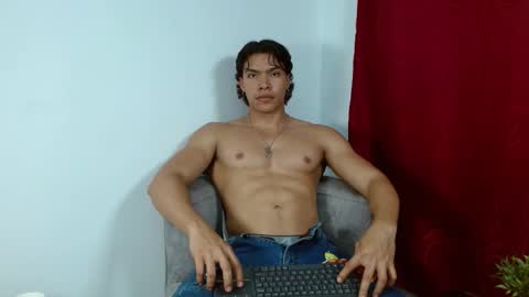 Snapshot of adriel_escalante chatting on October 18, 1:30 am adriel_escalante online show from October 18, 1:30 am
