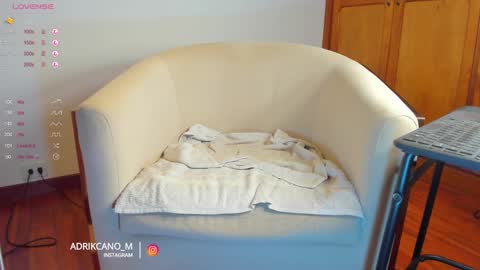 Snapshot of adrikcano_m chatting on January 30, 6:13 am Santi online show from January 30, 6:13 am