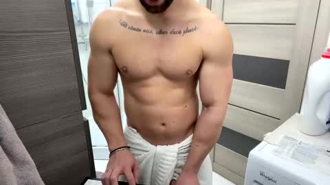 Snapshot of advp69 chatting on December 5, 8:12 am Mrrfitt online show from December 5, 8:12 am