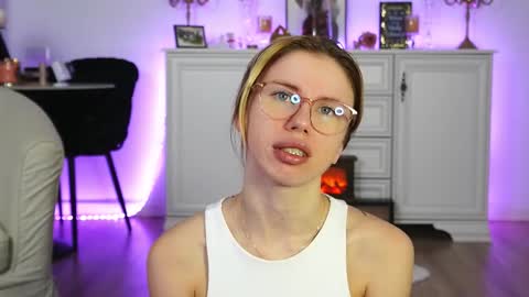 Snapshot of aelia_anara chatting on October 28, 5:55 am Aelia online show from October 28, 5:55 am